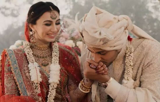 Stylish wedding pictures of singer Darshan Raval and Dharal Surelia