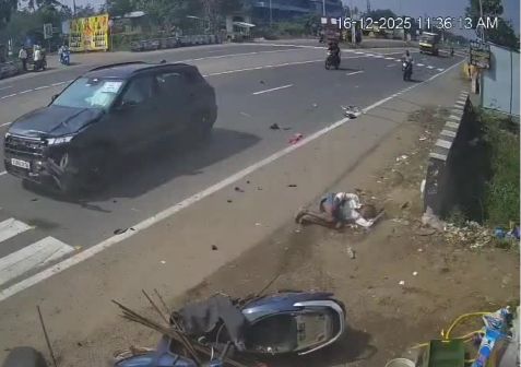 Ahmedabad, Gujarat: A speeding Hyundai Creta rammed into scooter riders. Who's at fault?
